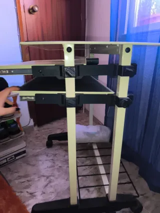 Mesa escritorio con ruedas