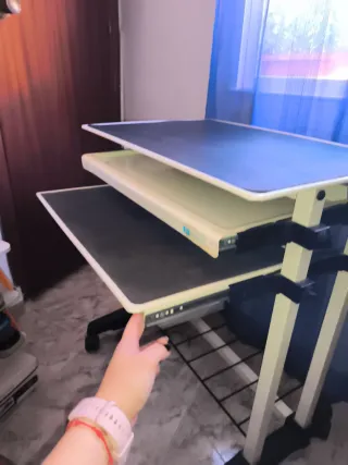 Mesa escritorio con ruedas