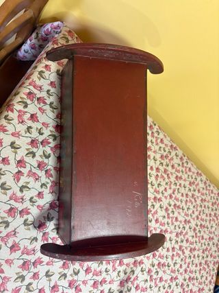 Cuna vintage para muñecas pintada a mano de 1972