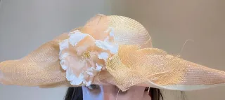 Pamela beige con flor