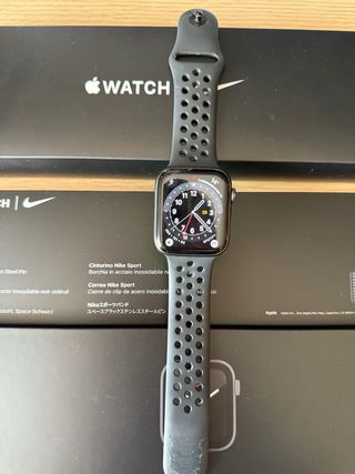 Apple Watch SE 44mm Nike Space Gray