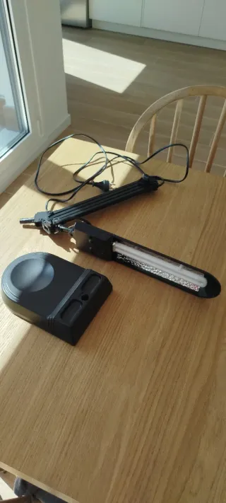 Lámpara de mesa negra