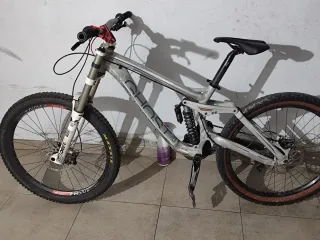 Bicicleta de Descenso DH