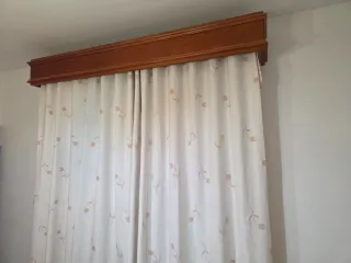 Cortinas beige con estampado floral