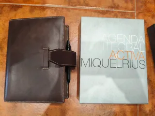 Agenda de piel marrón