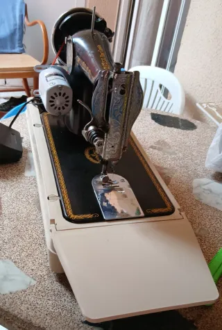 Máquina de coser Alfa