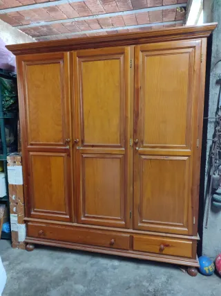 Armario de madera 3 puertas