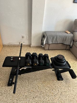 Banco de pesas con barra, mancuernas y discos