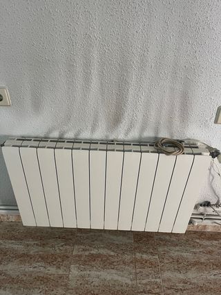 Radiador de metal blanco