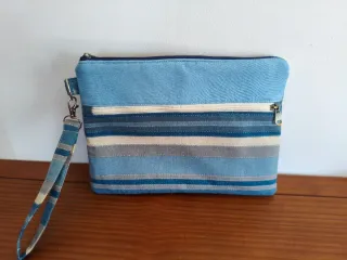 Bolso de mano con correa