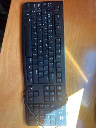 Teclado Logitech con cable