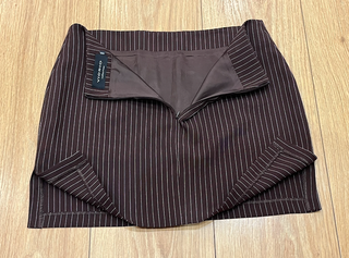 Minifalda marrón rayas diplomáticas