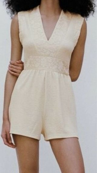 Mono corto Zara encaje beige
