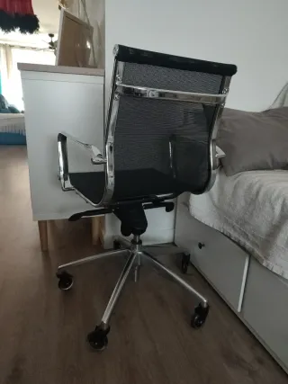 Silla de oficina negra