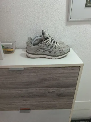 Nike P-6000 Premium unisex gris/blanco