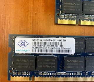 2 módulos RAM Nanya 2GB PC2-5300S