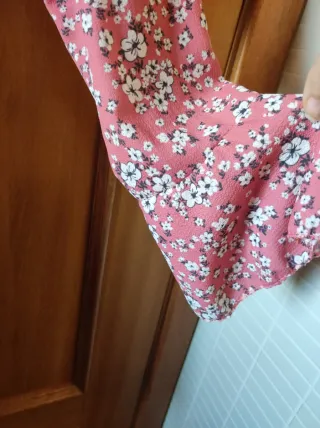 Vestido floral rosa com cinto