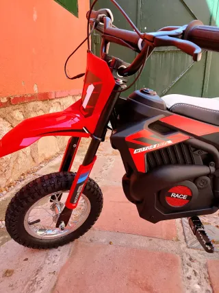 Moto Eléctrica Infantil Roja y Negra