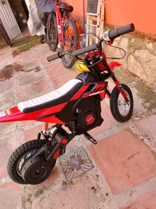 Moto Eléctrica Infantil Roja y Negra