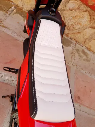 Moto Eléctrica Infantil Roja y Negra