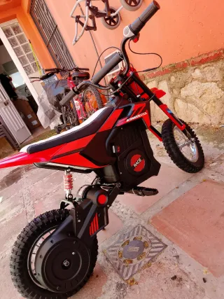Moto Eléctrica Infantil Roja y Negra