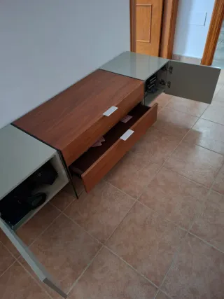 Mobile TV in legno e vetro