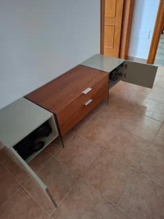 Mobile TV in legno e vetro