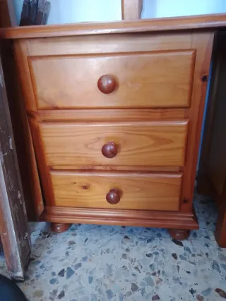 4 Mesitas de noche de madera