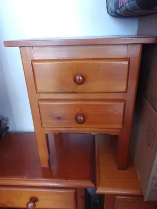 4 Mesitas de noche de madera