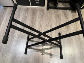 Teclado MIDI Alesis Q88 + suport