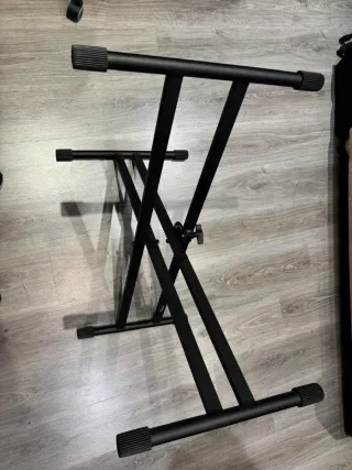 Teclado MIDI Alesis Q88 + suport