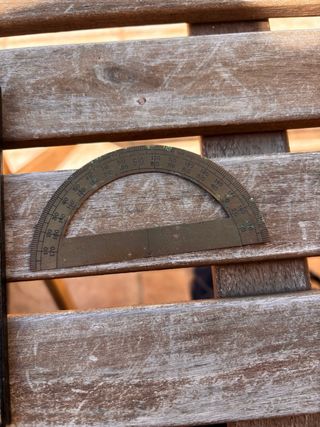 Termometro e righello antichi