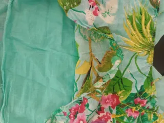 Camiseta tirantes estampado tropical