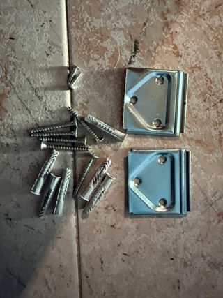 Espejo de baño con aplique plateado