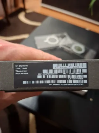 Samsung Galaxy S25 Ultra + Cargador y Funda