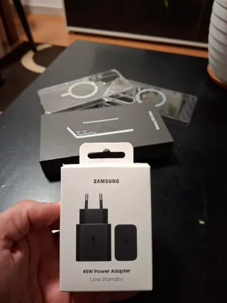 Samsung Galaxy S25 Ultra + Cargador y Funda