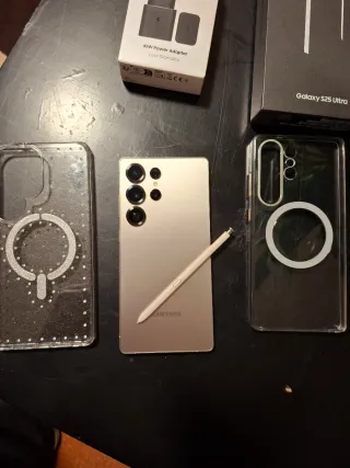 Samsung Galaxy S25 Ultra + Cargador y Funda