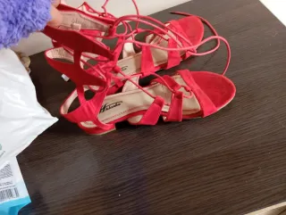 Sandalias Rojas con Cordones
