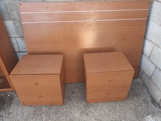 Mesitas de noche y cabecero de madera