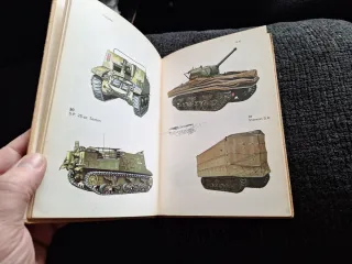 Libri su carri armati e altri veicoli blindati di B.T. White