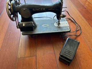 Máquina de coser Singer antigua