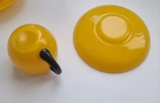 Juego 2 tacitas café antiguas y copas.