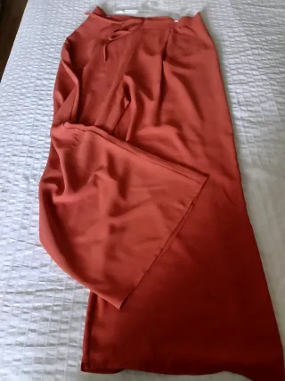 Pantalón ancho tipo falda color teja