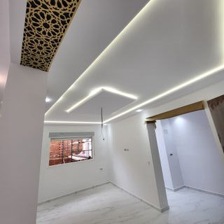 Trabajo como pintor de casas.