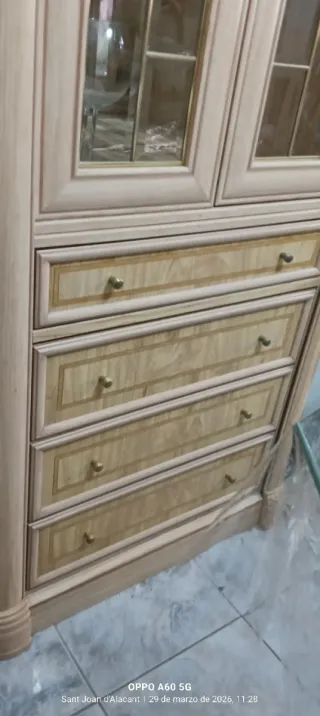 Armadio vetrina in legno chiaro vintage