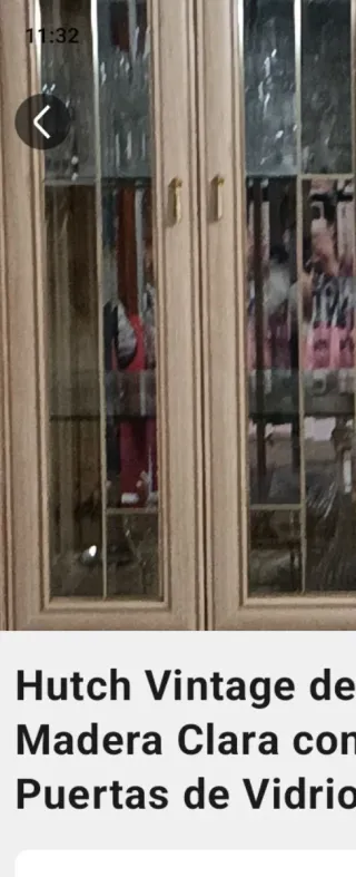 Armadio vetrina in legno chiaro vintage