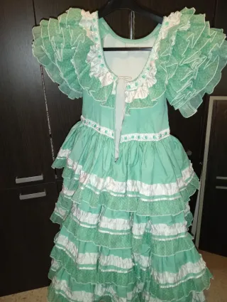 Traje de flamenca verde y blanco de niña 7/8 años