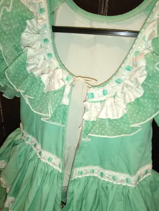 Traje de flamenca verde y blanco de niña 7/8 años