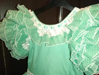 Traje de flamenca verde y blanco de niña 7/8 años
