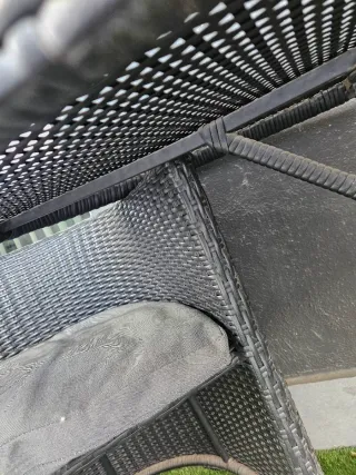 Conjunto Mesa ratán y cristal exterior.